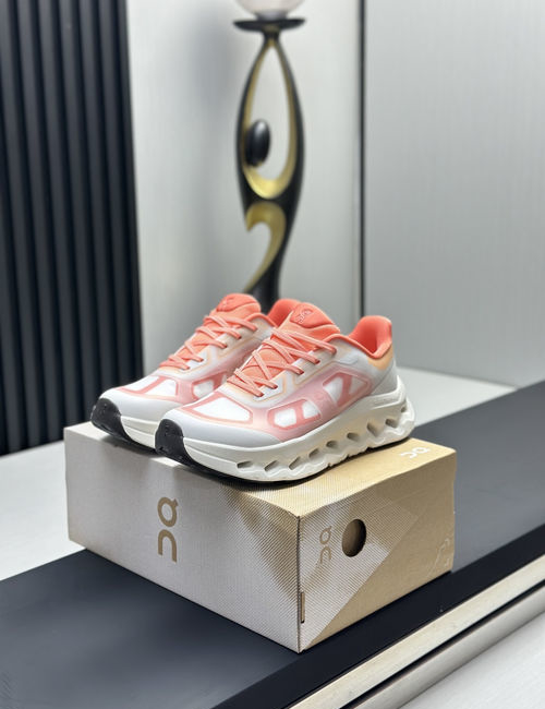 On Running Cloudtilt Lightweight Breathable Running Shoes