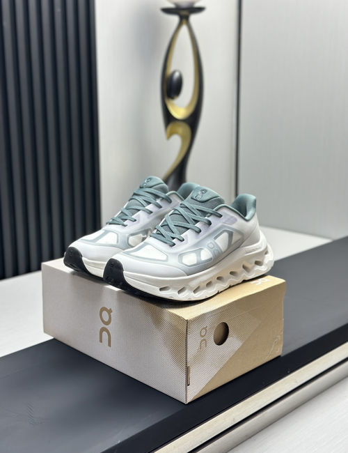 On Running Cloudtilt Lightweight Breathable Running Shoes