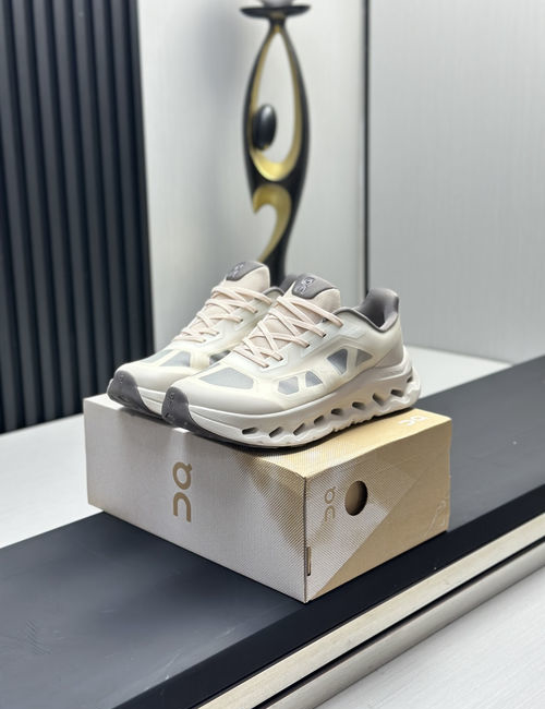 On Running Cloudtilt Lightweight Breathable Running Shoes