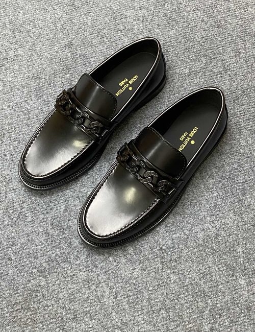 Louis Vuitton LV Chain Wrinkled Leather Shoes With Sole
