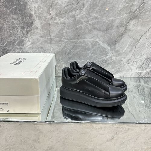McQueen Curved Sole Casual Leather Sneakers