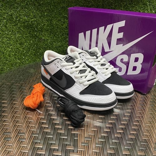 Nike TIGHTBOOTH X Dunk SB Low Shoes