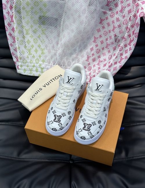 Nike Collaborative Low-Top Sneakers With Logo