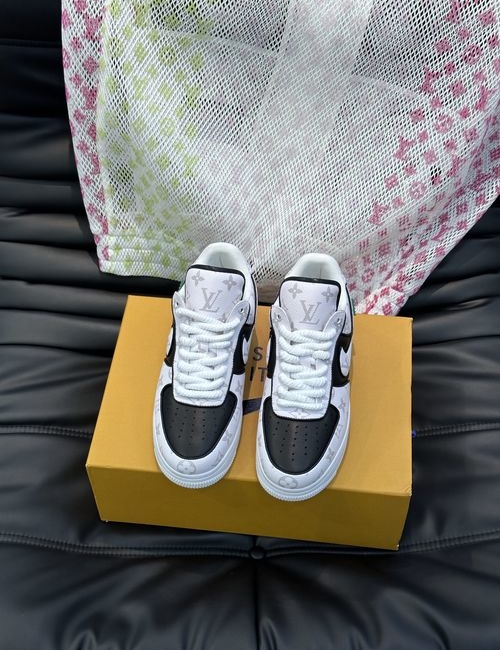 Nike Collaborative Low-Top Sneakers With Logo