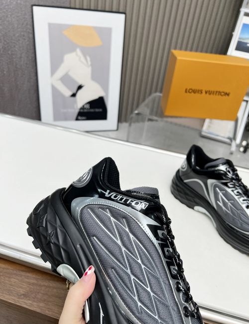 Louis Vuitton LV Discovery Lace UP Sneakers Chunky Shoes