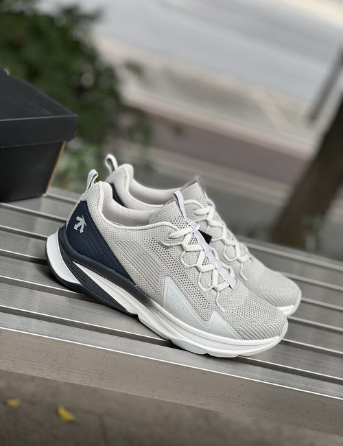 Descente Reflective Breathable Running Sneakers