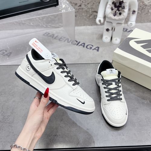 Nike SB Dunk Low Retro Skate Shoes