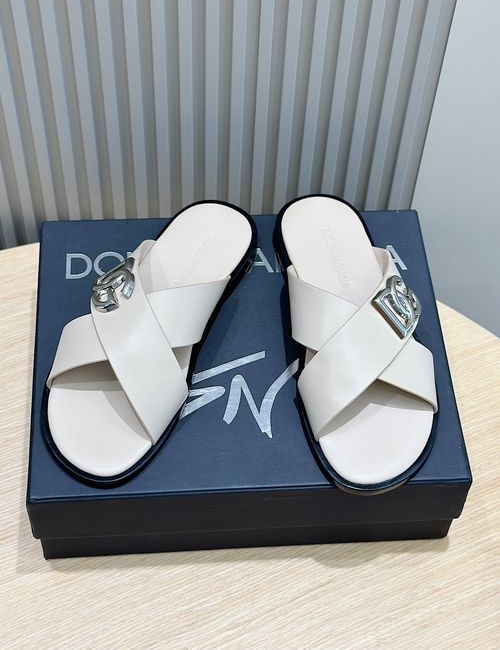 Dolce & Gabbana DG Slippers With Electroplated Emblem Accent
