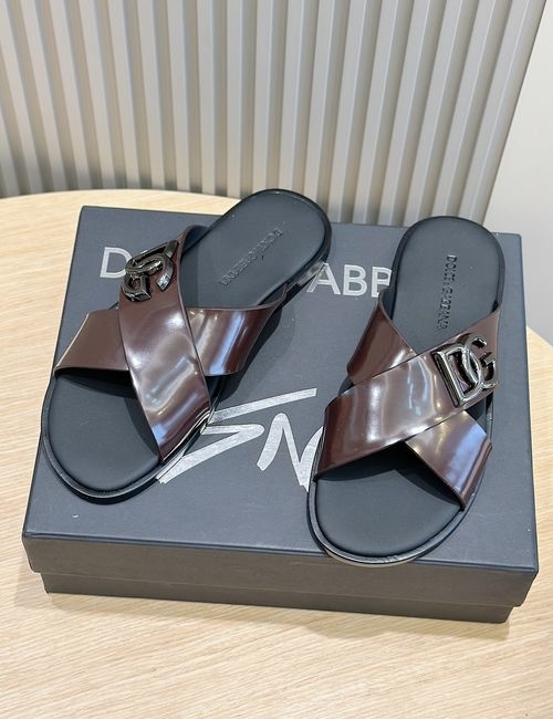 Dolce & Gabbana DG Slippers With Electroplated Emblem Accent