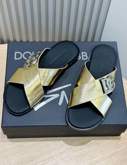 Dolce & Gabbana DG Slippers With Electroplated Emblem Accent
