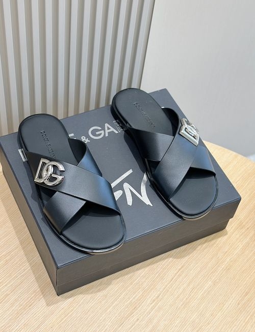 Dolce & Gabbana DG Slippers With Electroplated Emblem Accent