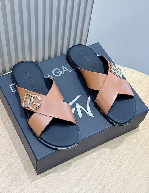 Dolce & Gabbana DG Slippers With Electroplated Emblem Accent