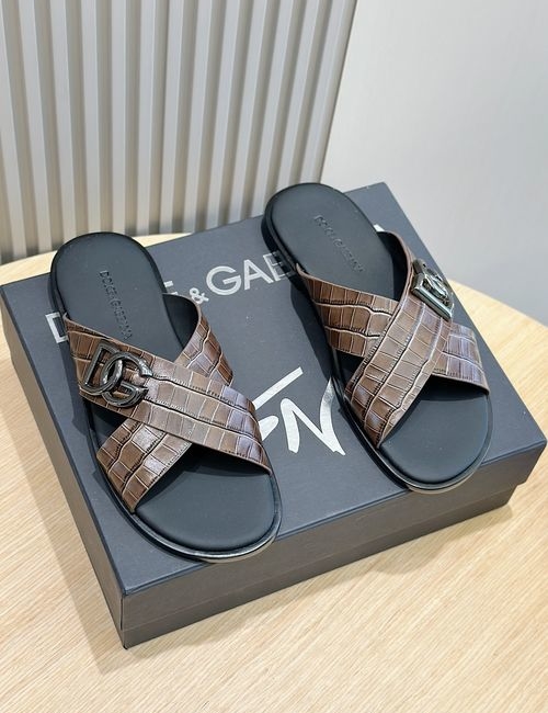 Dolce & Gabbana DG Slippers With Electroplated Emblem Accent