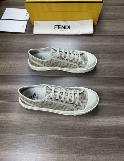 Fendi Couple s High-End Shoes, Exquisite Workmanship