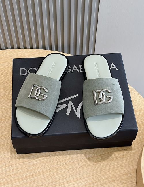 Dolce & Gabbana DG Slippers With Electroplated Emblem Accent