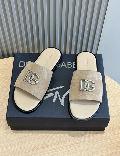 Dolce & Gabbana DG Slippers With Electroplated Emblem Accent