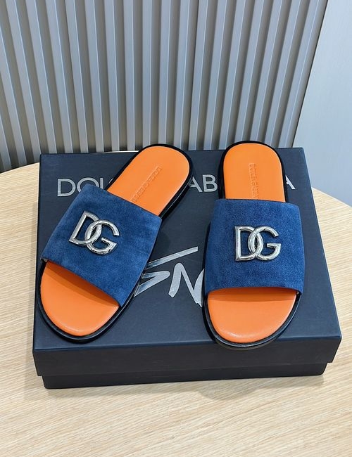 Dolce & Gabbana DG Slippers With Electroplated Emblem Accent