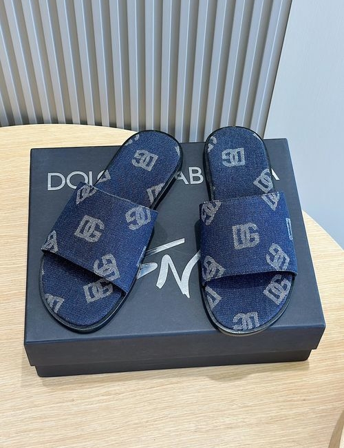 Dolce & Gabbana DG Slippers With Electroplated Emblem Accent