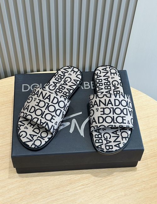 Dolce & Gabbana DG Slippers With Electroplated Emblem Accent