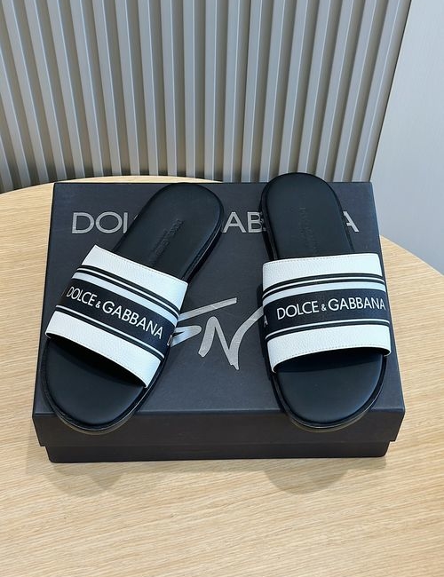 Dolce & Gabbana DG Slippers With Electroplated Emblem Accent