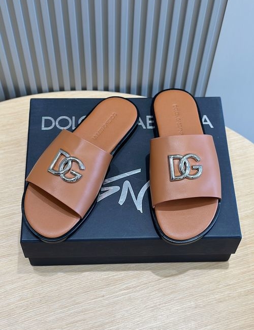 Dolce & Gabbana DG Slippers With Electroplated Emblem Accent