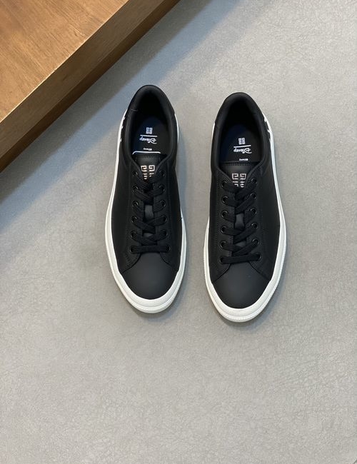 Givenchy Calfskin Low-top Casual Sneakers