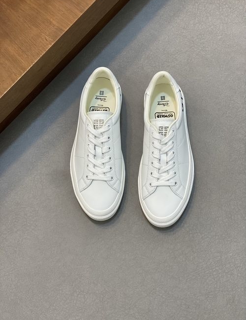Givenchy Calfskin Low-top Casual Sneakers
