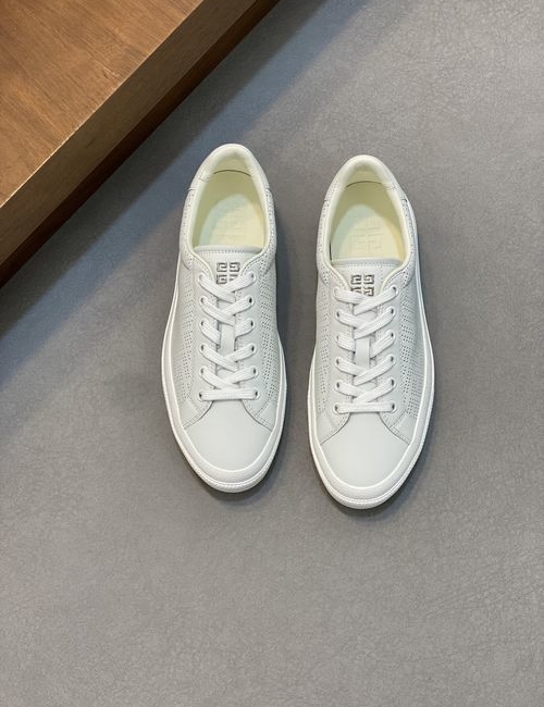 Givenchy Calfskin Low-top Casual Sneakers