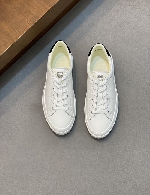 Givenchy Calfskin Low-top Casual Sneakers