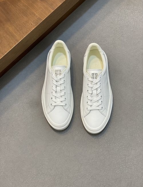 Givenchy Calfskin Low-top Casual Sneakers