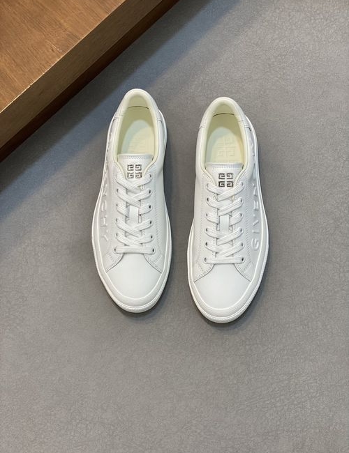 Givenchy Calfskin Low-top Casual Sneakers