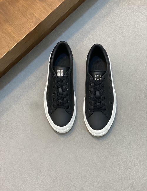 Givenchy Calfskin Low-top Casual Sneakers