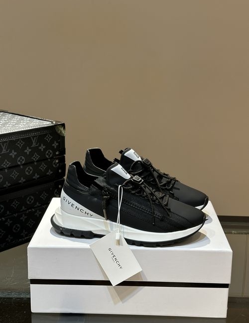 Givenchy Spectre Low-top Air Cushion Sneakers