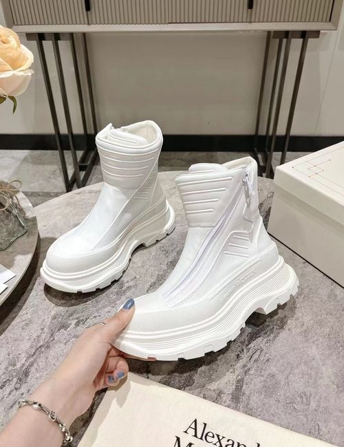 McQueen Classic Casual Shoes With TPU Sole