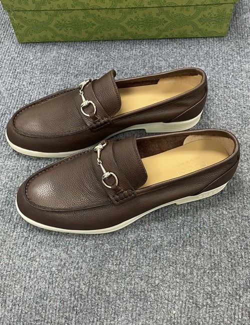 Gucci Latest Casual Shoes. Luxury Build. Deep Rubber Sole.