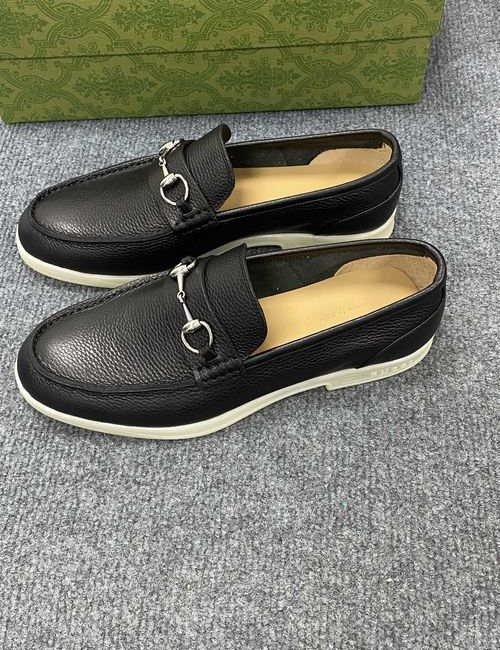 Gucci Latest Casual Shoes. Luxury Build. Deep Rubber Sole.
