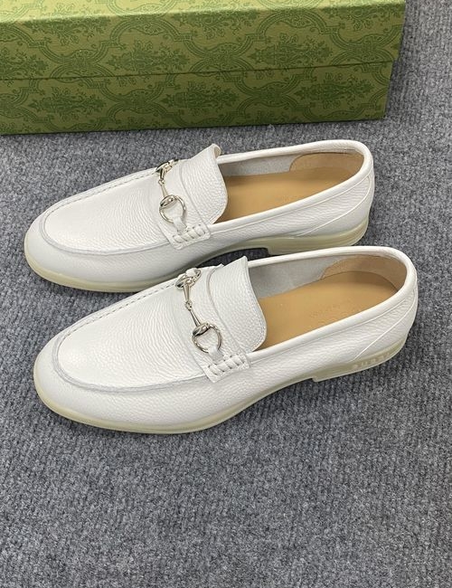 Gucci Latest Casual Shoes. Luxury Build. Deep Rubber Sole.