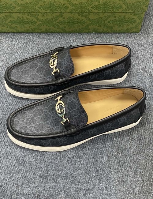 Gucci Latest Casual Shoes. Luxury Build. Deep Rubber Sole.