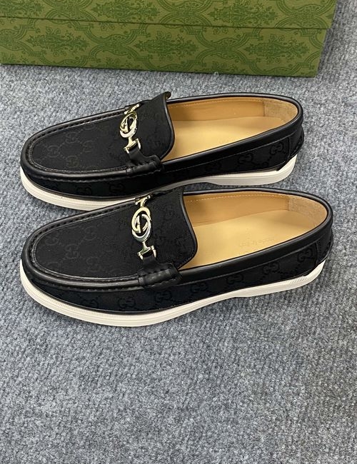 Gucci Latest Casual Shoes. Luxury Build. Deep Rubber Sole.