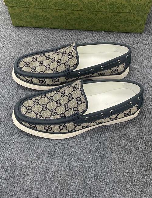 Gucci Latest Casual Shoes. Luxury Build. Deep Rubber Sole.