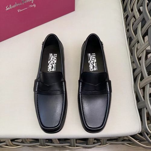 Ferragamo Gancini Buckle Leather Moccasin Shoes