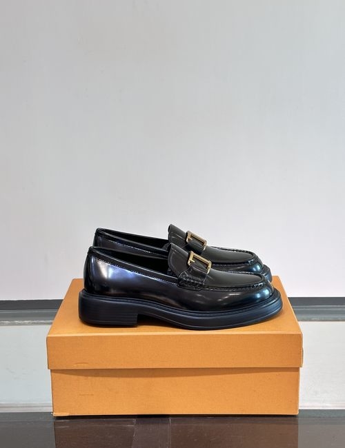 Tods Elegant Loafers With Hand-Stitched Design