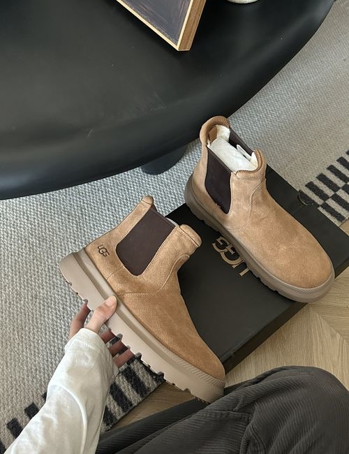UGG Chelsea Flat Heel Round Toe Ankle Boots