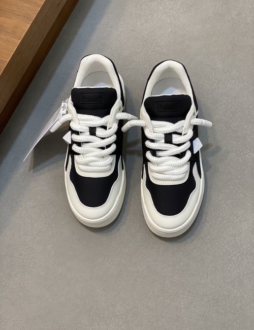Valentino Rivet Cowhide Sheepskin Casual Sneakers
