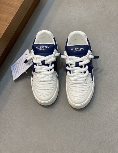 Valentino Rivet Cowhide Sheepskin Casual Sneakers