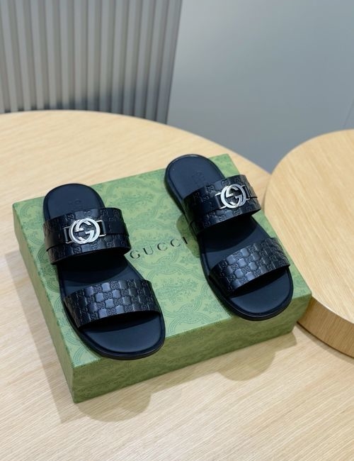 Gucci Lido Leather Slides With Interlocking Logo