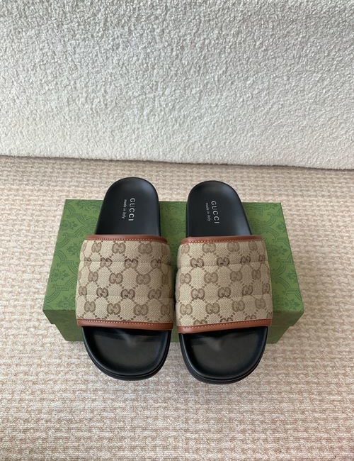 Gucci Interlocking G Leather Slides