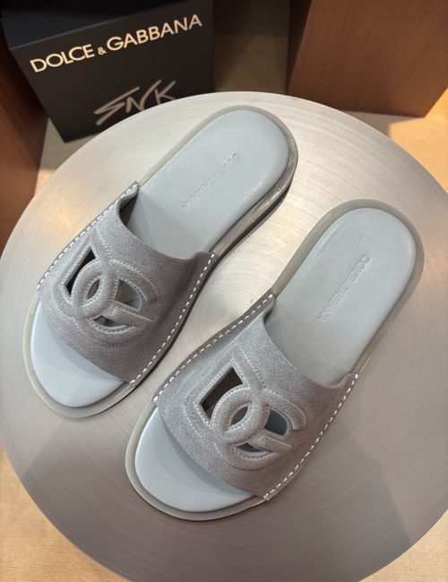 Dolce & Gabbana DG Embossed Logo Calfskin Slippers