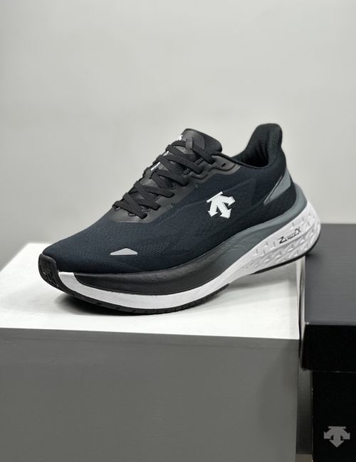 Descente Breathable Cushioned Low-top Running Shoes