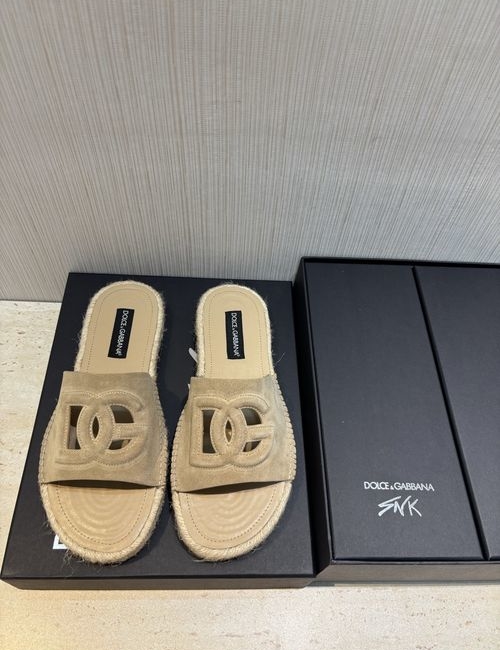 Dolce & Gabbana DG Cowhide Slippers With Logo Detail